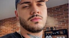 Theus Barber's hot Picture